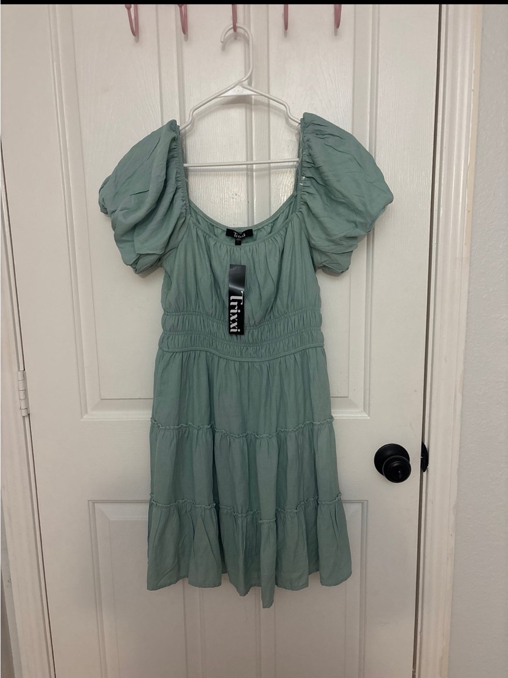 Francesca’s Green Puff Sleeve dress